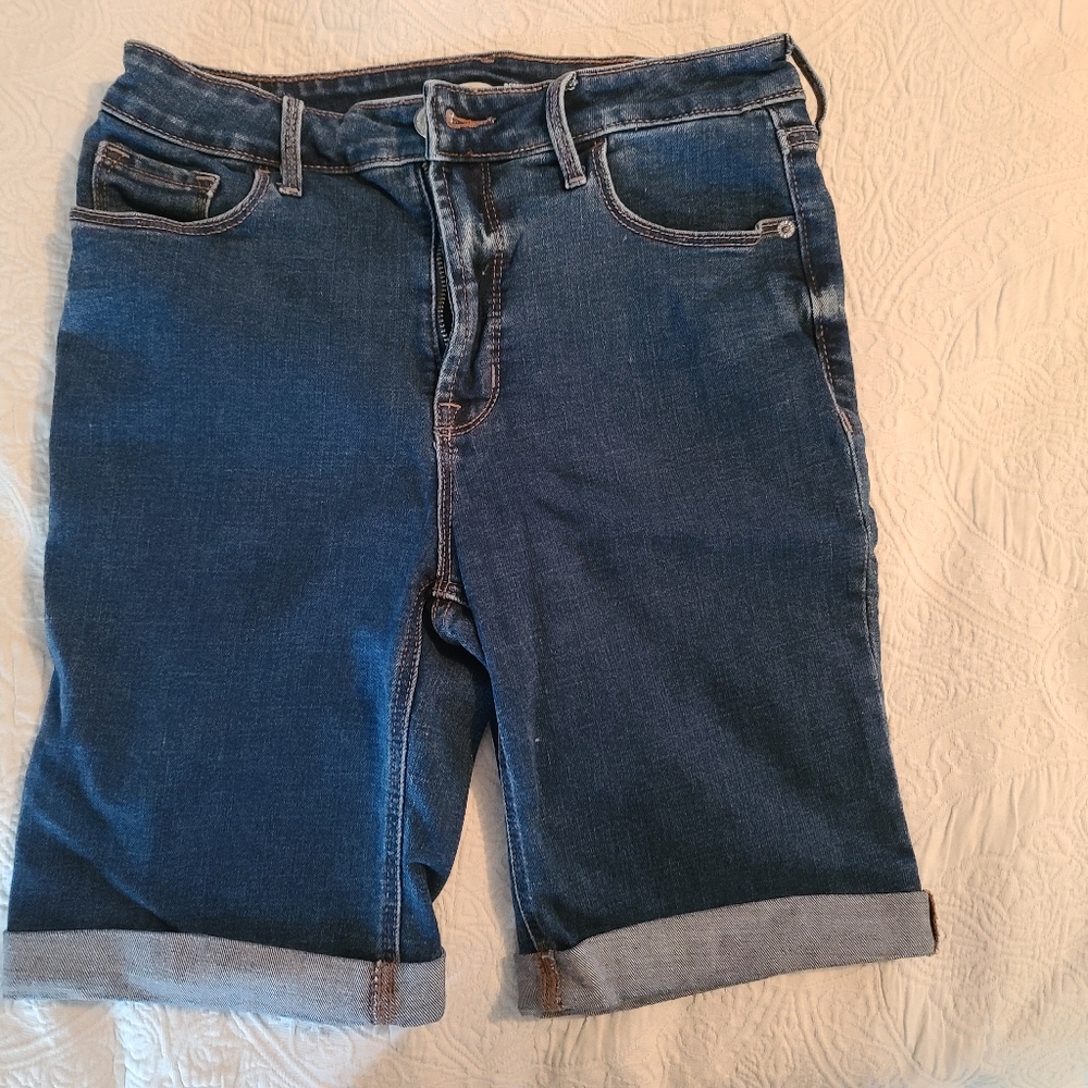 Old Navy Bermuda shorts